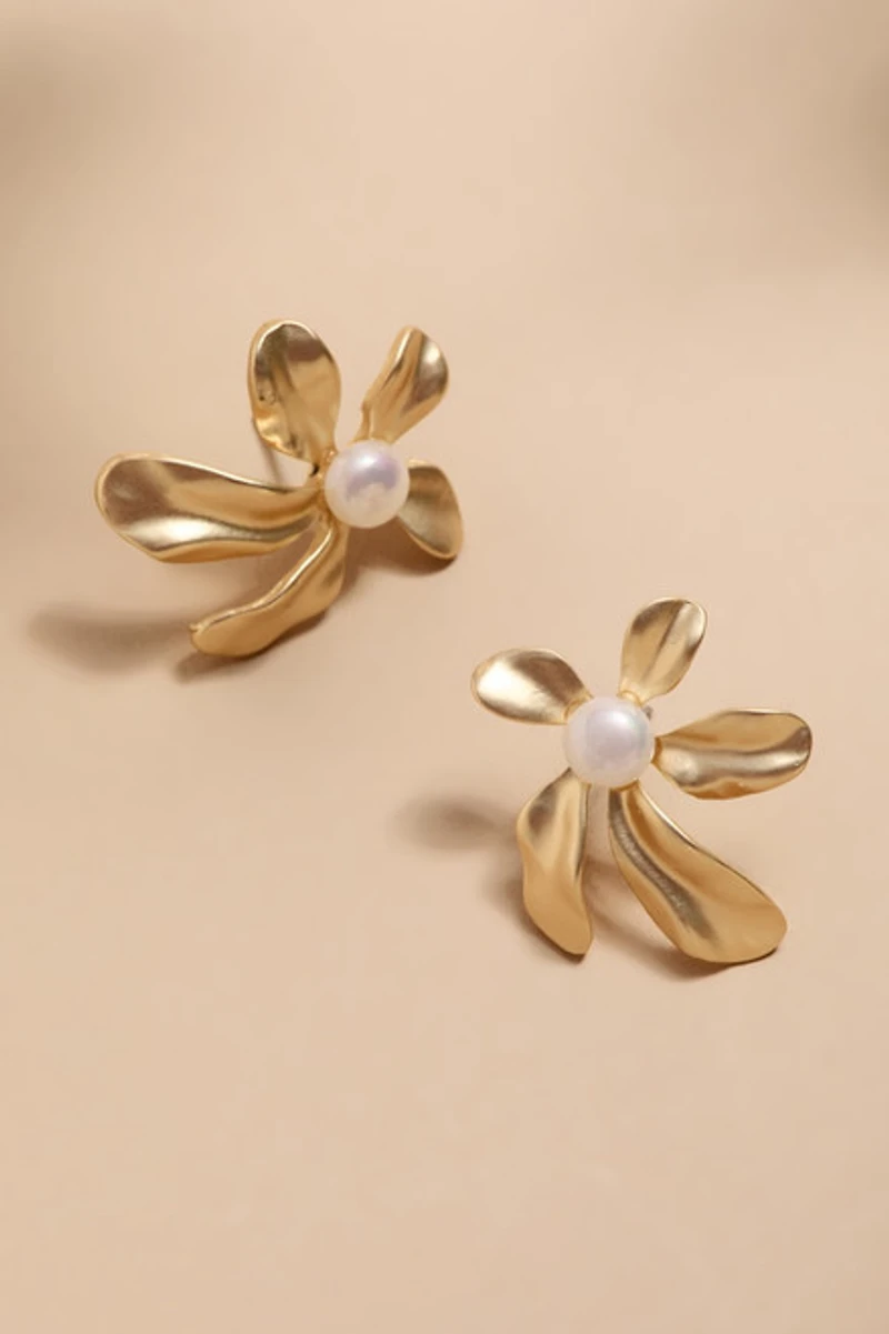 Nora Pearl Flower Stud Earrings