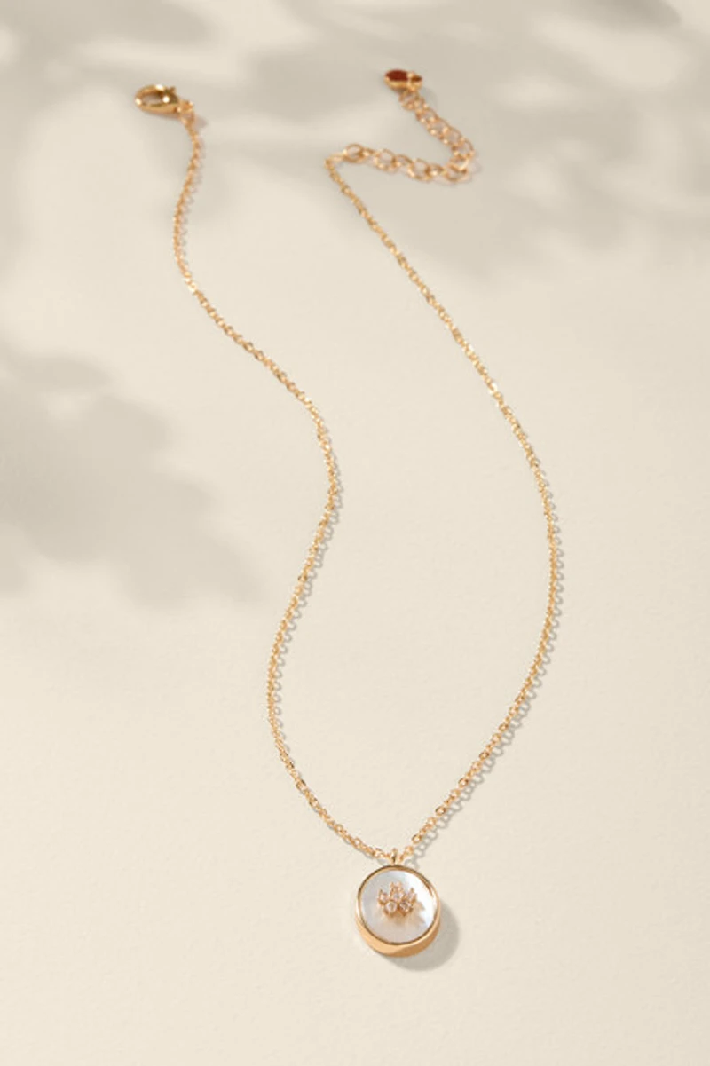 Mom Box Carded Pearl Pendant Necklace