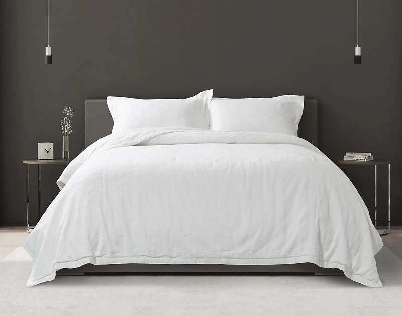 Shelby White Quilt