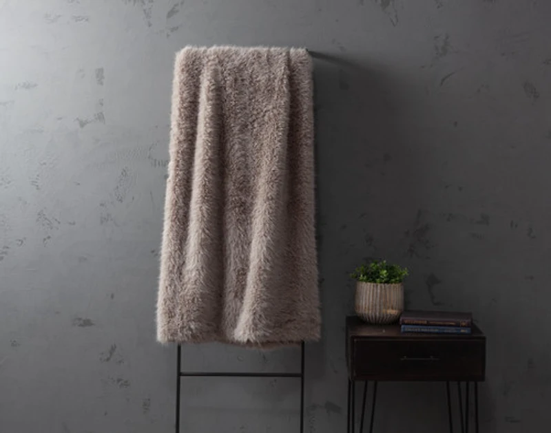 Arctic Fox Faux Fur Throw