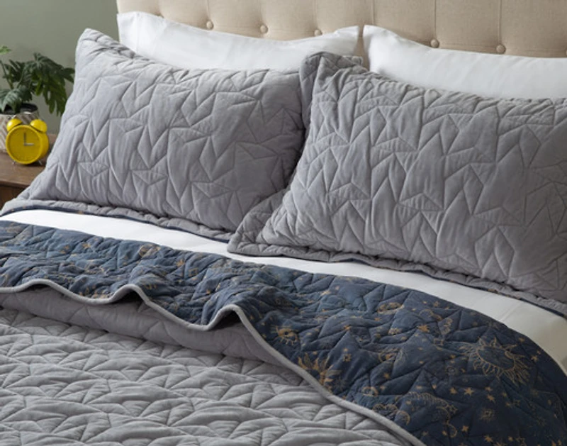Stars Velvet Quilt Set, Geometric, Grey,