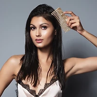 THE HAIR EDIT Untangle & Glide Wide-Tooth Detangling Comb