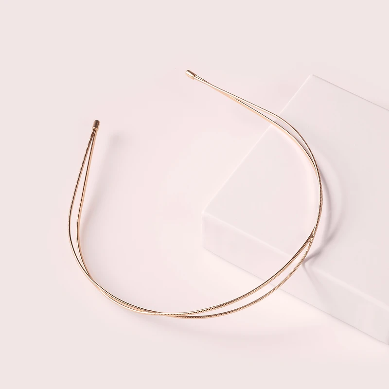 THE HAIR EDIT Carved Chaplet Embossed Metallic Headband