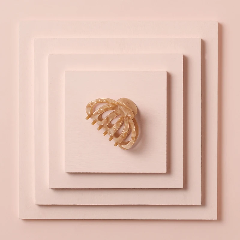 THE HAIR EDIT Jellyfish Marble Claw Clip - Latte