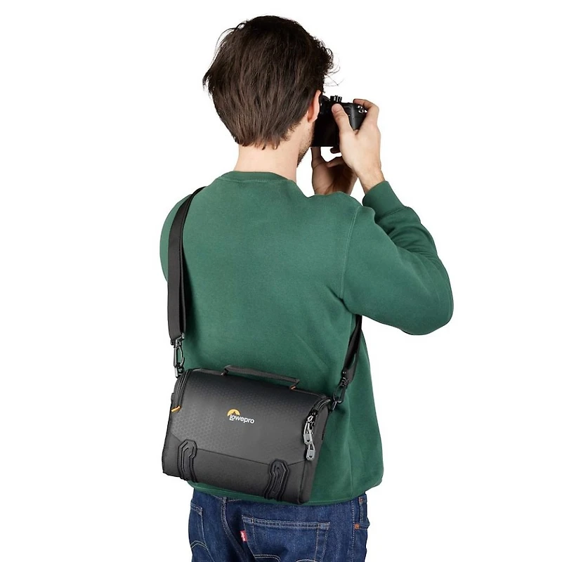 Lowepro Adventura SH 140 III - Black
