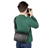 Lowepro Adventura SH 140 III - Black