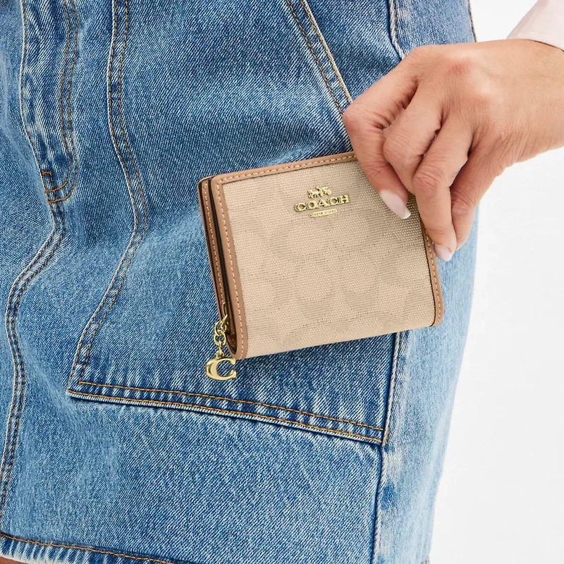 Snap Wallet With Signature Canvas