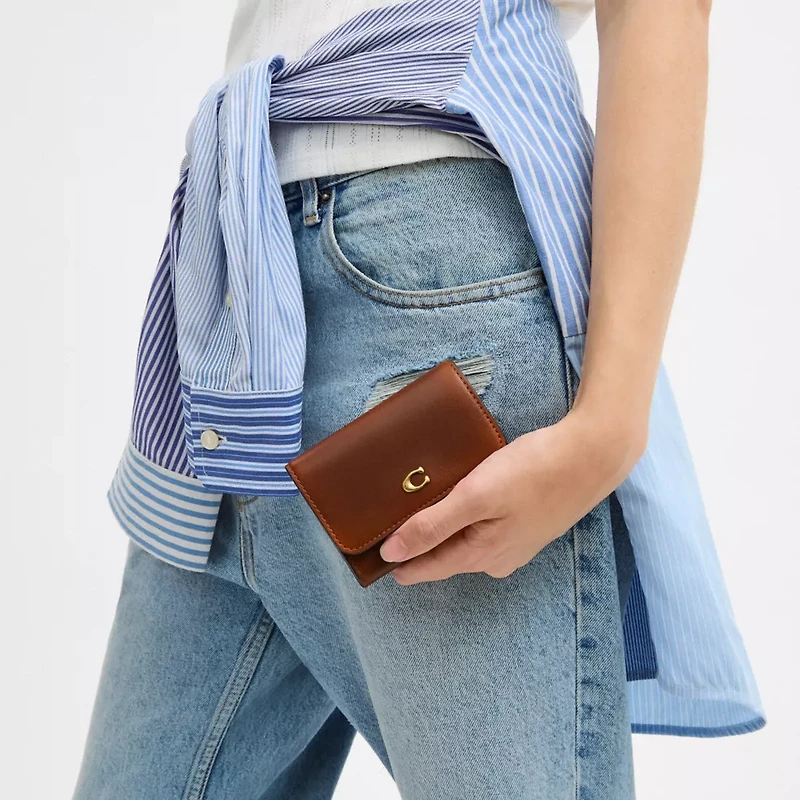 Essential Flap Card Case In Loved Leather