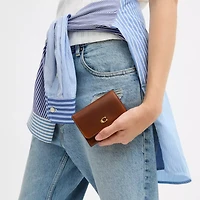 Essential Flap Card Case In Loved Leather