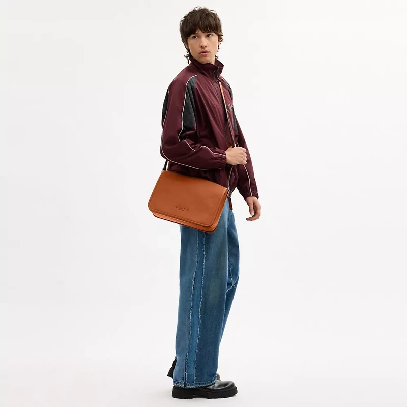 Colby Messenger Bag 32