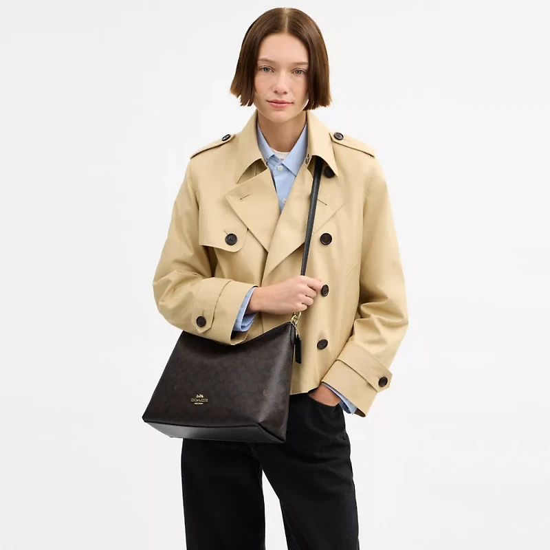 Laurel Shoulder Bag In Signature Canvas