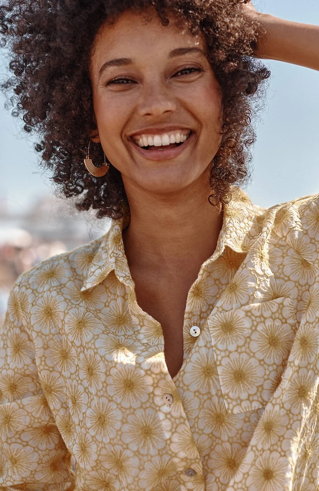 one-pocket shirred-back shirt