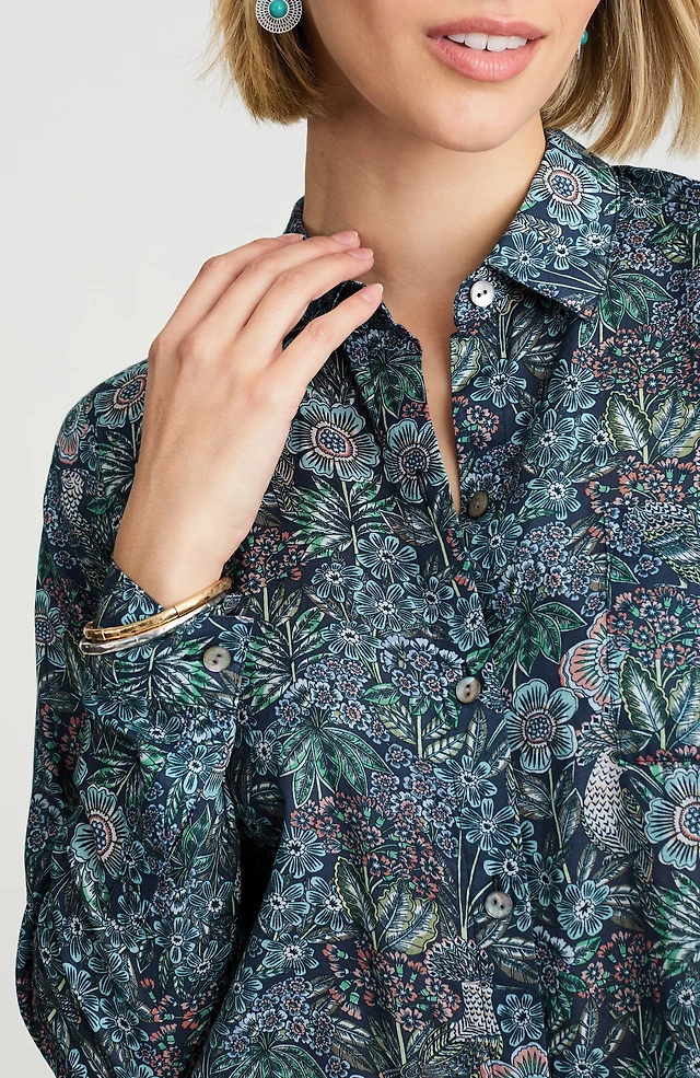 one-pocket shirred-back shirt