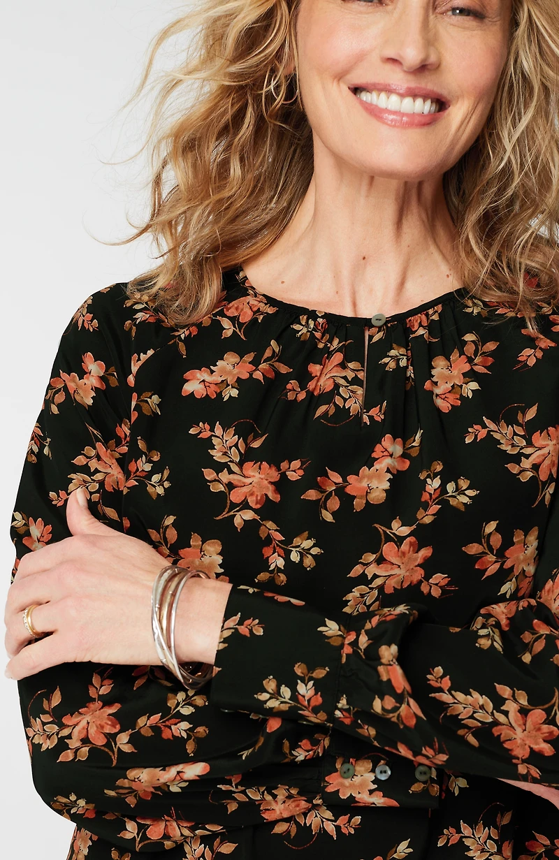 floral-printed pullover top