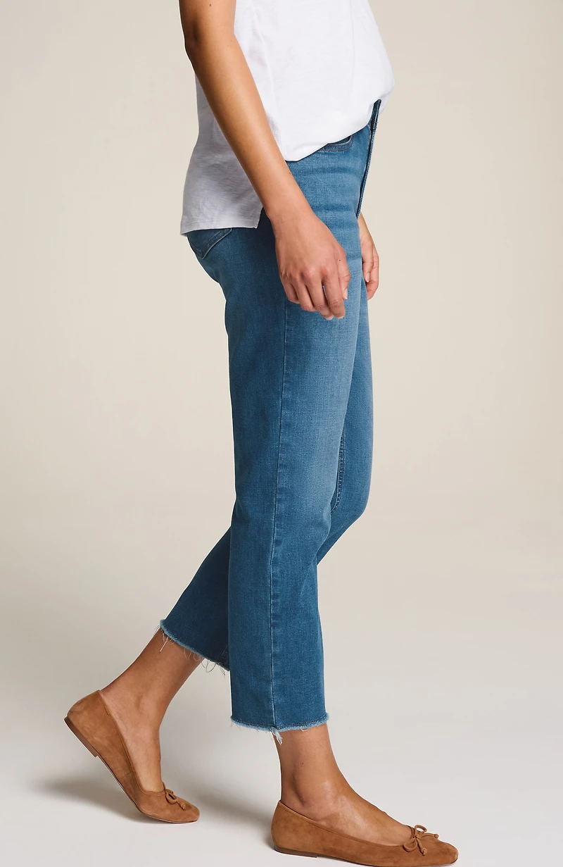 curvy-fit fringe-hem crops