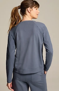 fit v-neck embroidered pullover