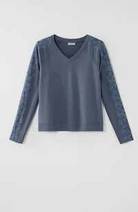 fit v-neck embroidered pullover