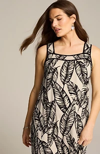 piped-trim knit maxi dress