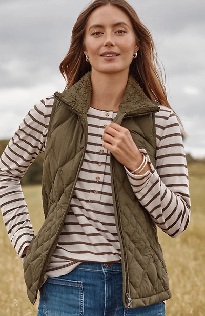 diamond-quilted puffer vest