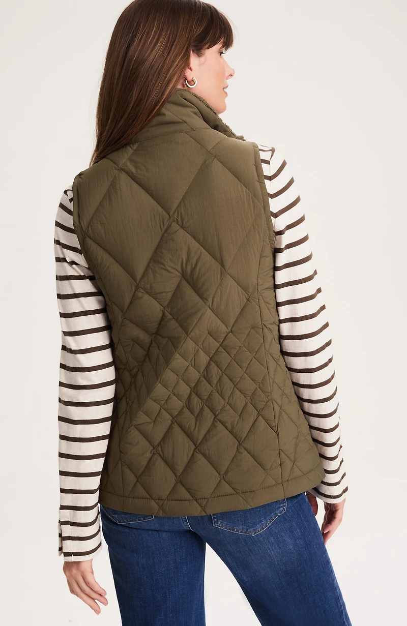 diamond-quilted puffer vest