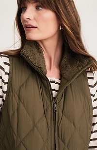 diamond-quilted puffer vest