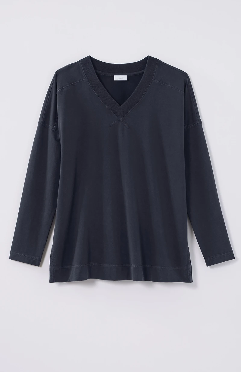 fit garment-dyed v-neck top