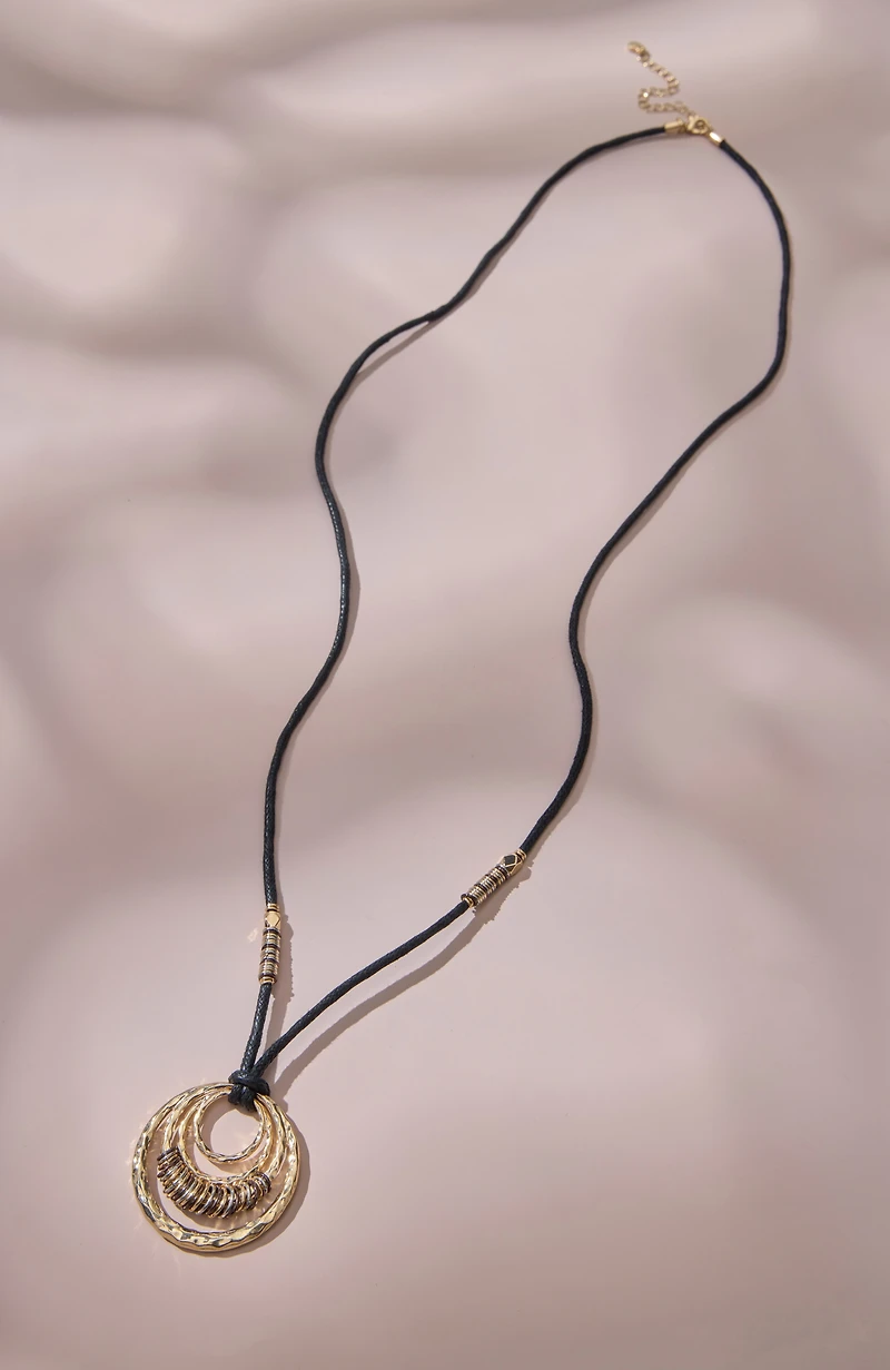 multi-metal circle pendant necklace