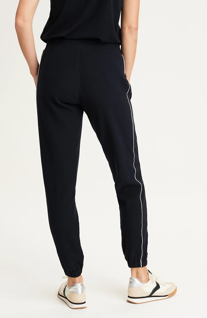 fit cozy contrast-trimmed joggers
