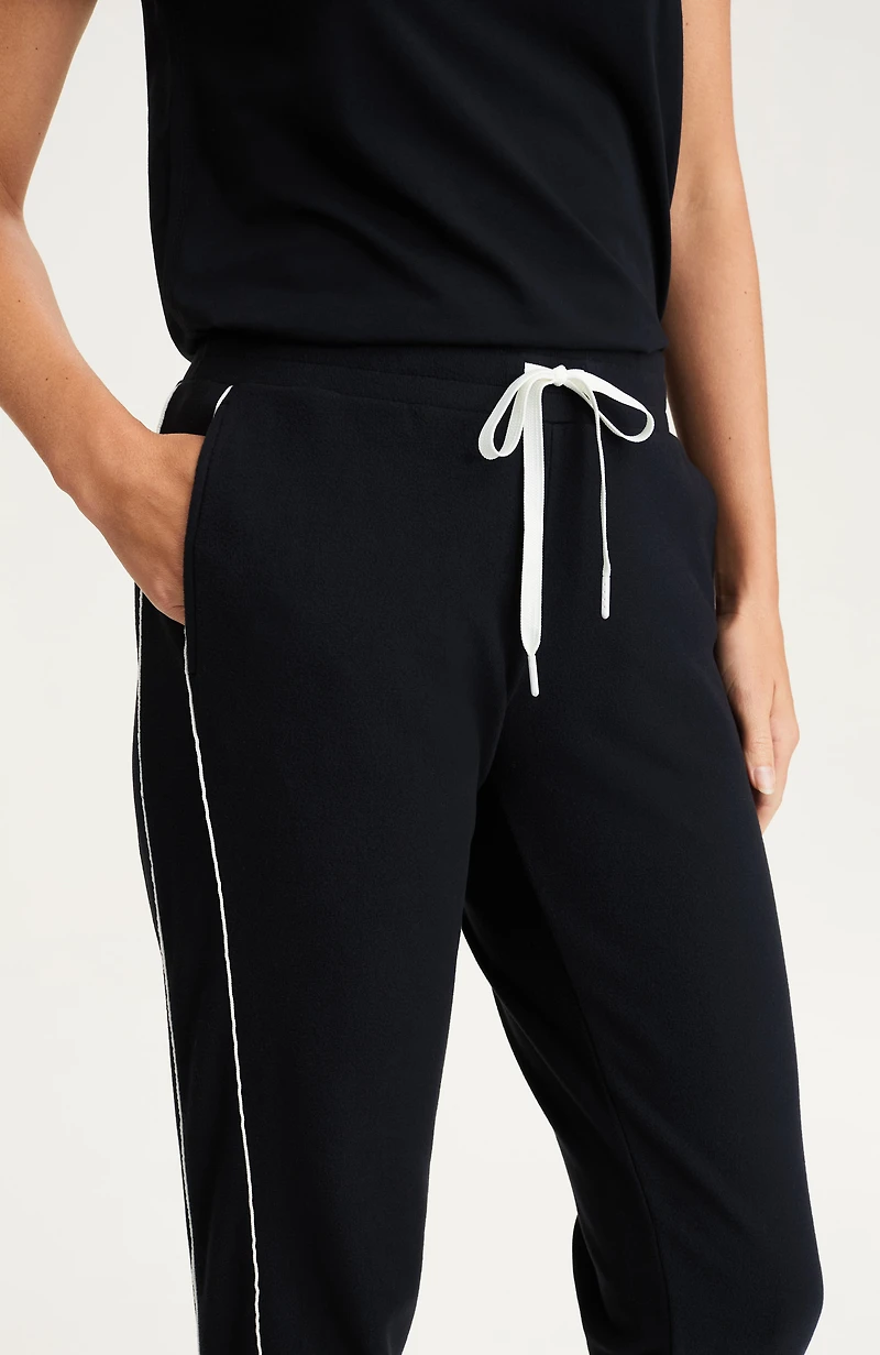 fit cozy contrast-trimmed joggers