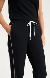 fit cozy contrast-trimmed joggers
