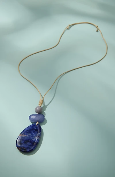 blue beaded pendant necklace
