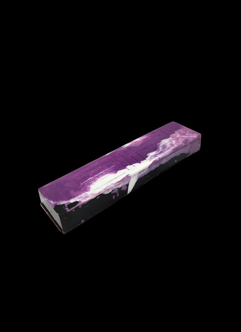 Bar filled with blackcurrant and dark chocolate ganache 8 units