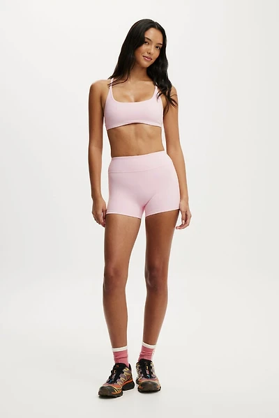 Ultra Luxe Invisible Scrunch V Shortie Short