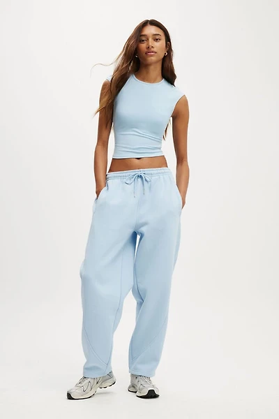 Plush Essential Barrel Sweatpant