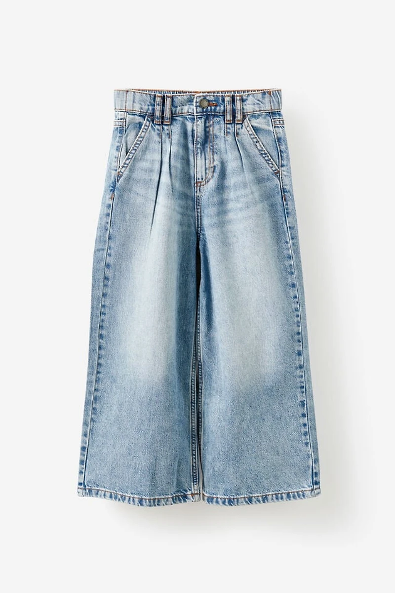 Pleat Front Relaxed Denim Jean