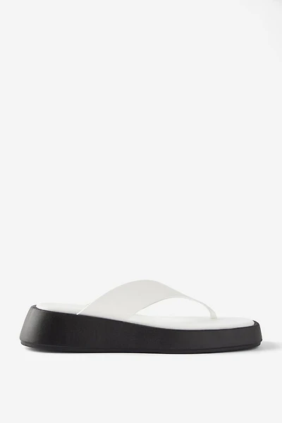Byron Flatform Sandal