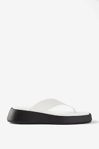 Byron Flatform Sandal