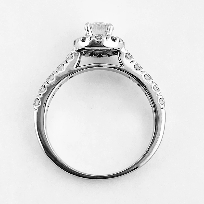 Round Cut Engagement Ring With Halo
