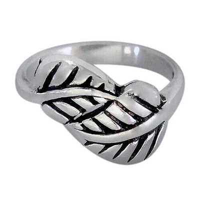 Sterling Silver, Smooth Leaf Shape Ring. Approx Size: 11mm Width