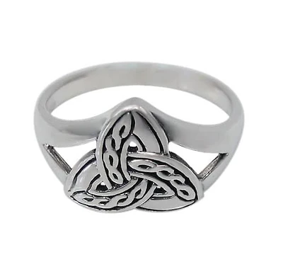Sterling Silver, Smooth Triquetra Knot Ring. Approx Frame Size: 12mm Width