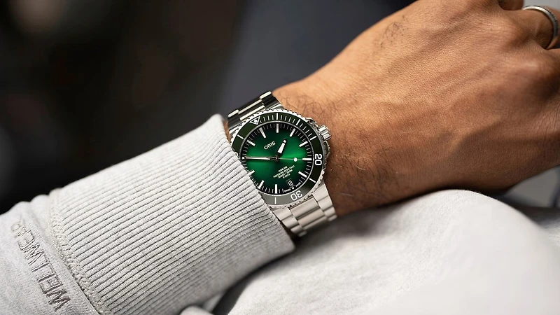 Oris Aquis Date Calibre 400 Green Dial 43.5MM Automatic