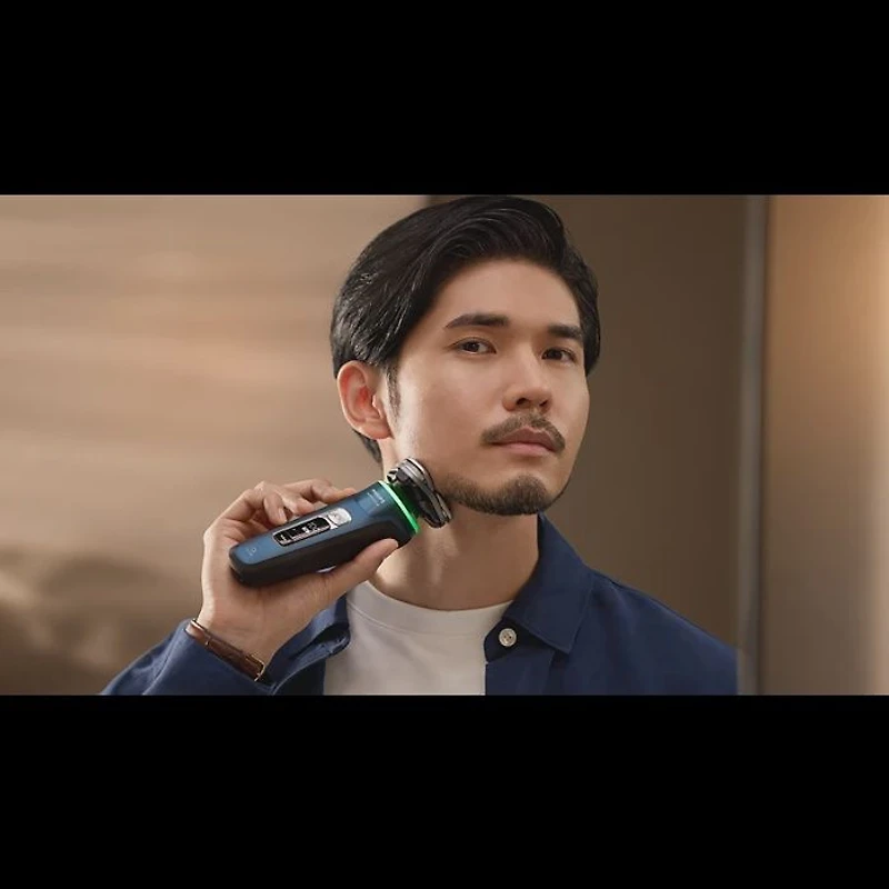 Philips Series 9000 Electric Shaver, Wet & Dry Use, with Charging Stand, Cleaning System, S9986/55 , Black