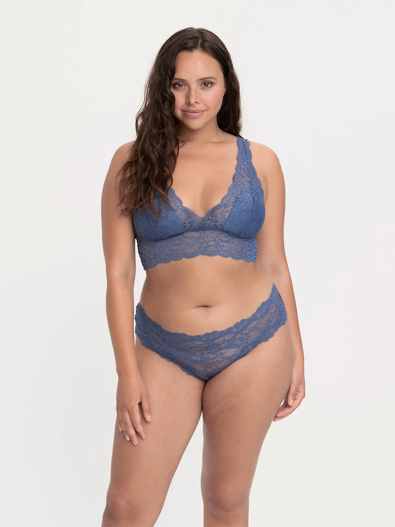 Melanie Hipster String