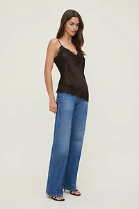 Camisole asymétrique en satin à bordure de dentelle Cassie