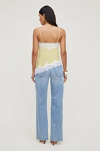 Camisole asymétrique en satin à bordure de dentelle Cassie