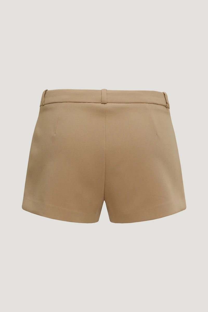 Short ajusté à taille mi-haute