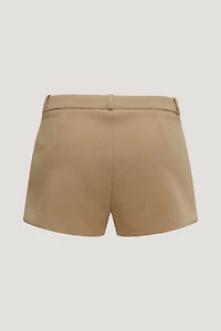 Short ajusté à taille mi-haute