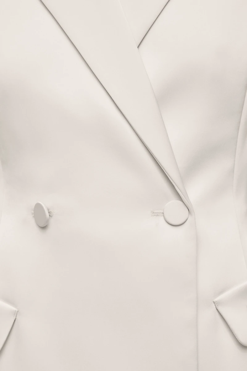 Minirobe une pièce style veston Chrishelle en satin