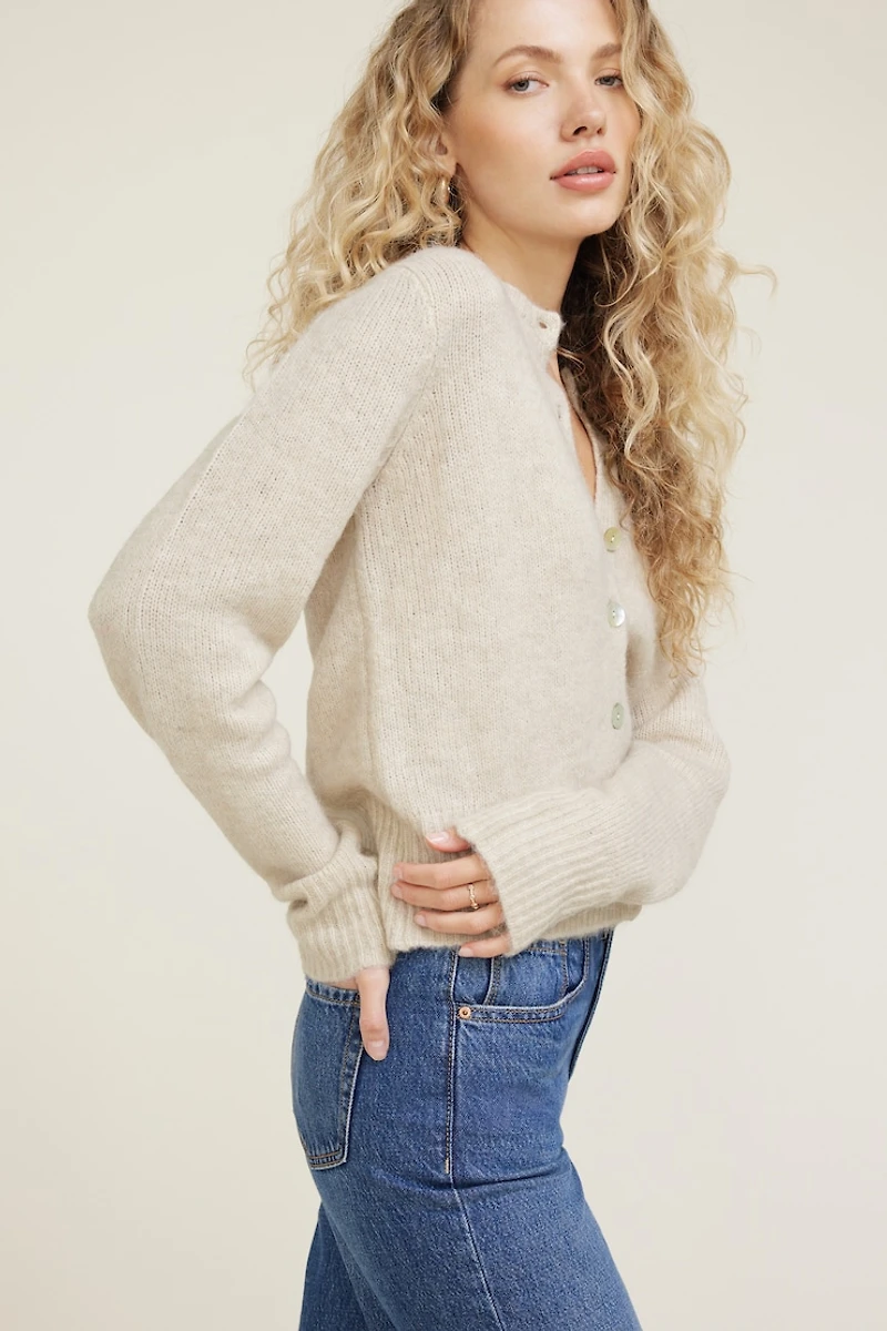 Cardigan pelucheux à col rond Amanda