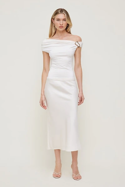 Haut sculptant orné d'une boucle